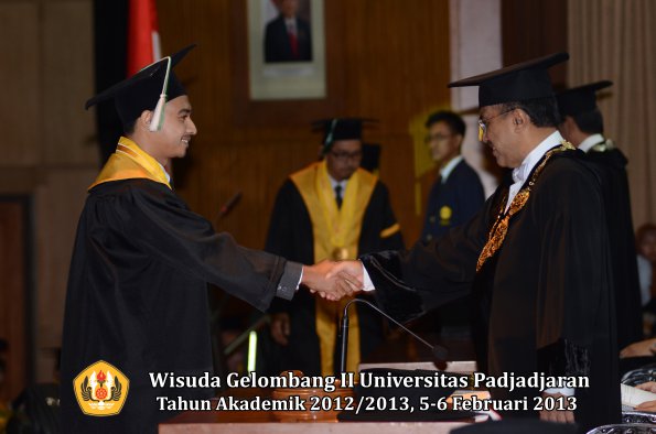 wisuda-unpad-gel-ii-ta-2012_2013-fakultas-pertanian-oleh-rektor-042