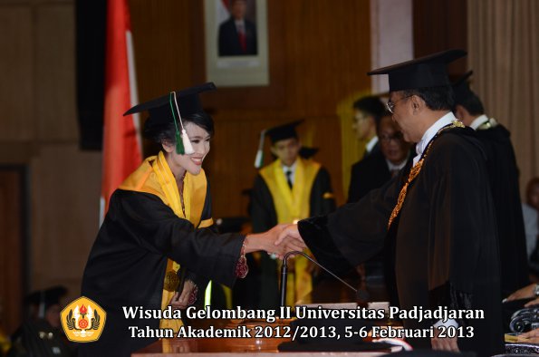 wisuda-unpad-gel-ii-ta-2012_2013-fakultas-pertanian-oleh-rektor-050