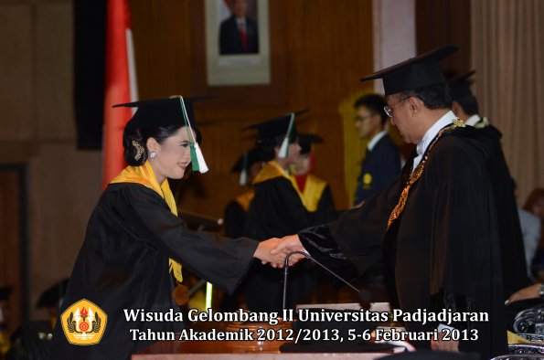 wisuda-unpad-gel-ii-ta-2012_2013-fakultas-pertanian-oleh-rektor-052