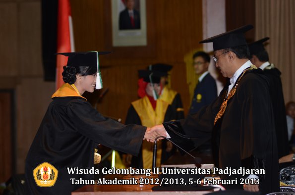 wisuda-unpad-gel-ii-ta-2012_2013-fakultas-pertanian-oleh-rektor-053