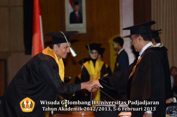 wisuda-unpad-gel-ii-ta-2012_2013-fakultas-pertanian-oleh-rektor-056