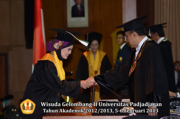 wisuda-unpad-gel-ii-ta-2012_2013-fakultas-pertanian-oleh-rektor-057