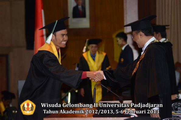 wisuda-unpad-gel-ii-ta-2012_2013-fakultas-pertanian-oleh-rektor-059