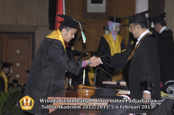 wisuda-unpad-gel-ii-ta-2012_2013-fakultas-pertanian-oleh-rektor-062