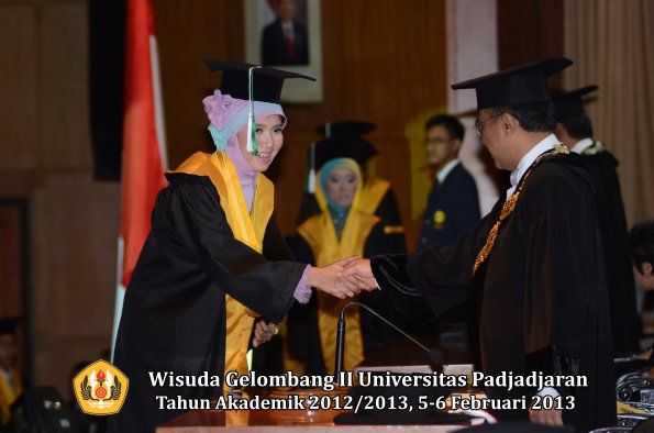 wisuda-unpad-gel-ii-ta-2012_2013-fakultas-pertanian-oleh-rektor-063