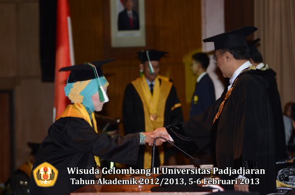 wisuda-unpad-gel-ii-ta-2012_2013-fakultas-pertanian-oleh-rektor-064