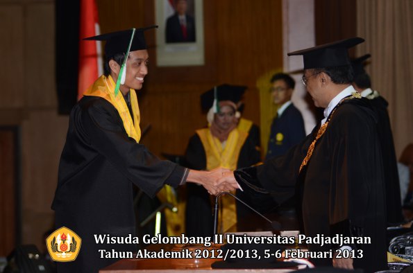 wisuda-unpad-gel-ii-ta-2012_2013-fakultas-pertanian-oleh-rektor-066