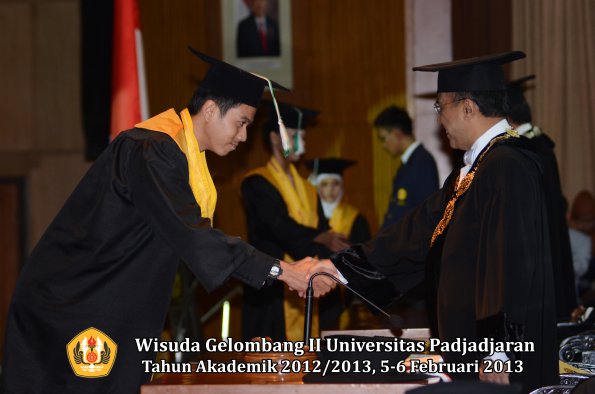 wisuda-unpad-gel-ii-ta-2012_2013-fakultas-pertanian-oleh-rektor-070