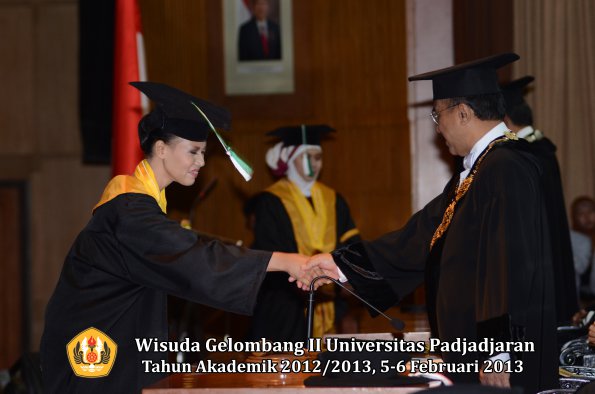 wisuda-unpad-gel-ii-ta-2012_2013-fakultas-pertanian-oleh-rektor-071