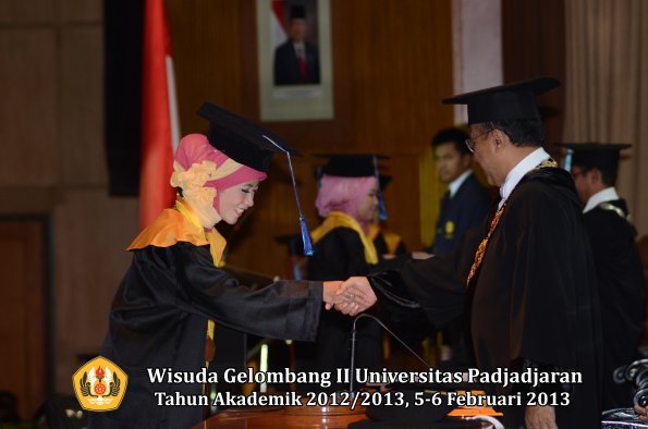 wisuda-unpad-gel-ii-ta-2012_2013-fakultas-ilmu-keperawatan-oleh-rektor-002