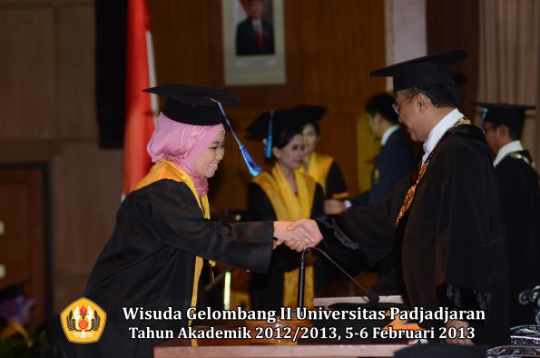 wisuda-unpad-gel-ii-ta-2012_2013-fakultas-ilmu-keperawatan-oleh-rektor-003