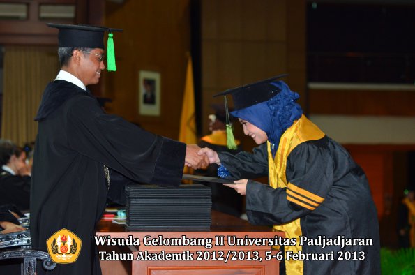 wisuda-unpad-gel-ii-ta-2012_2013-fakultas-ilmu-kedokteran-oleh-dekan-021