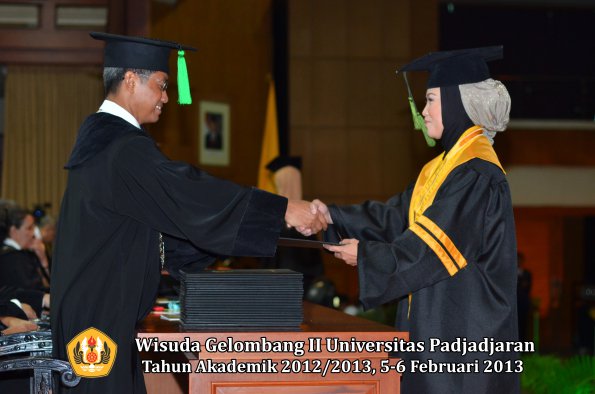 wisuda-unpad-gel-ii-ta-2012_2013-fakultas-ilmu-kedokteran-oleh-dekan-024