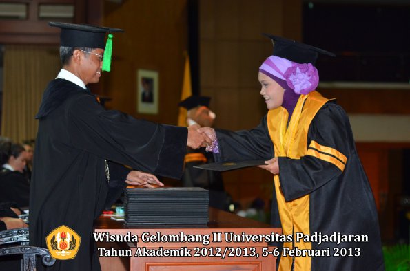 wisuda-unpad-gel-ii-ta-2012_2013-fakultas-ilmu-kedokteran-oleh-dekan-026