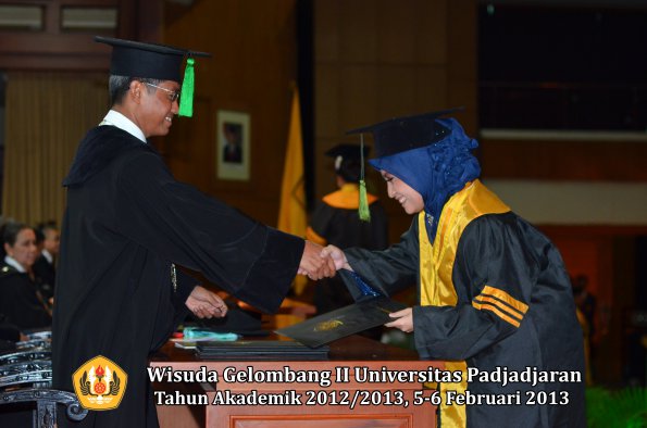 wisuda-unpad-gel-ii-ta-2012_2013-fakultas-ilmu-kedokteran-oleh-dekan-051