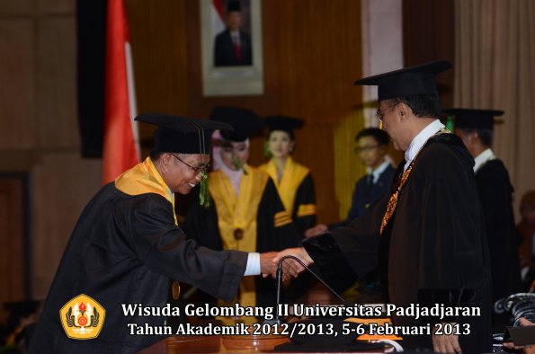 wisuda-unpad-gel-ii-ta-2012_2013-fakultas-kedokteran-oleh-rektor-001