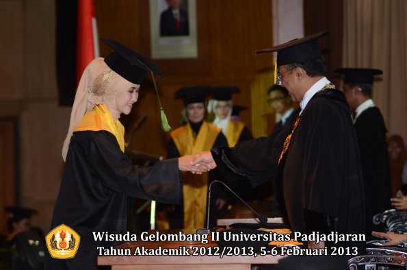 wisuda-unpad-gel-ii-ta-2012_2013-fakultas-kedokteran-oleh-rektor-022