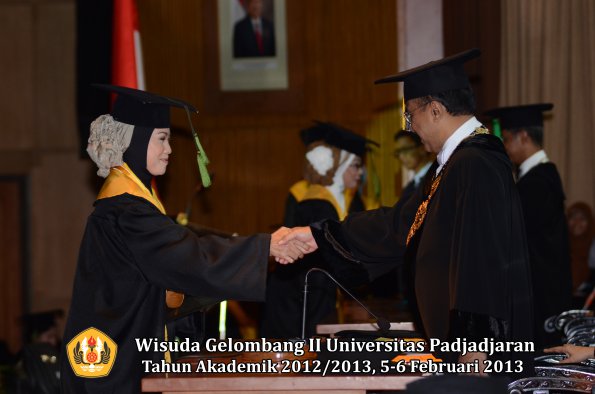 wisuda-unpad-gel-ii-ta-2012_2013-fakultas-kedokteran-oleh-rektor-023