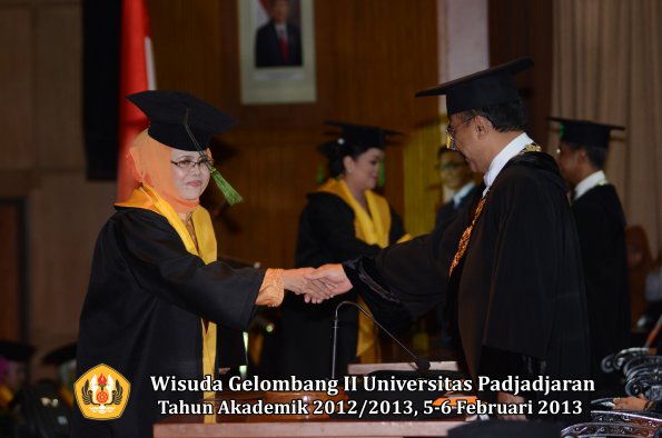 wisuda-unpad-gel-ii-ta-2012_2013-fakultas-kedokteran-oleh-rektor-028