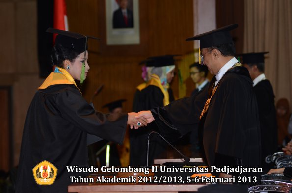 wisuda-unpad-gel-ii-ta-2012_2013-fakultas-kedokteran-oleh-rektor-034