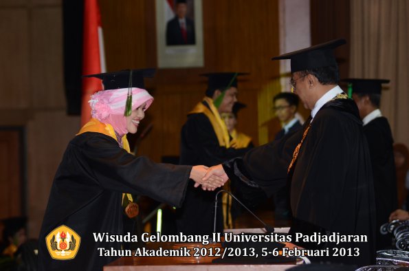 wisuda-unpad-gel-ii-ta-2012_2013-fakultas-kedokteran-oleh-rektor-059