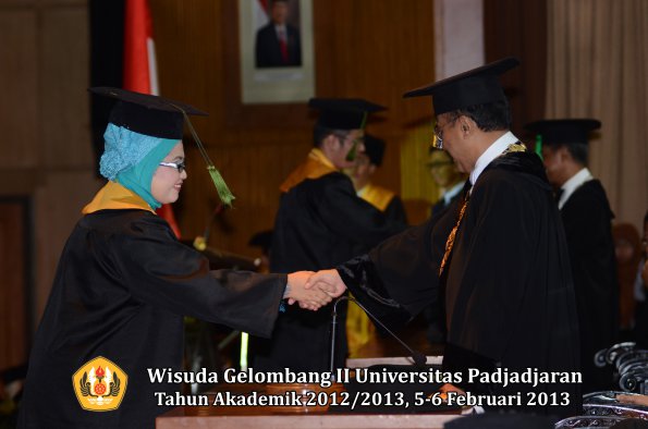 wisuda-unpad-gel-ii-ta-2012_2013-fakultas-kedokteran-oleh-rektor-063