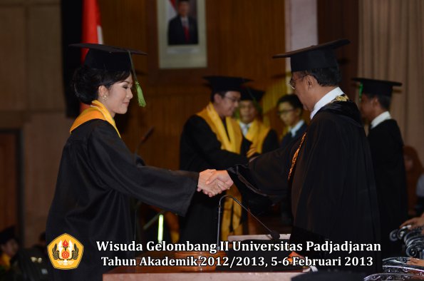 wisuda-unpad-gel-ii-ta-2012_2013-fakultas-kedokteran-oleh-rektor-066