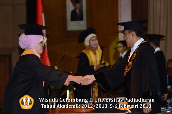 wisuda-unpad-gel-ii-ta-2012_2013-fakultas-kedokteran-oleh-rektor-075