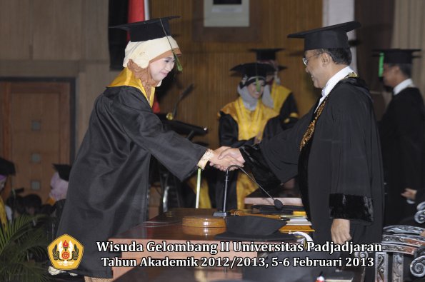 wisuda-unpad-gel-ii-ta-2012_2013-fakultas-kedokteran-oleh-rektor-076