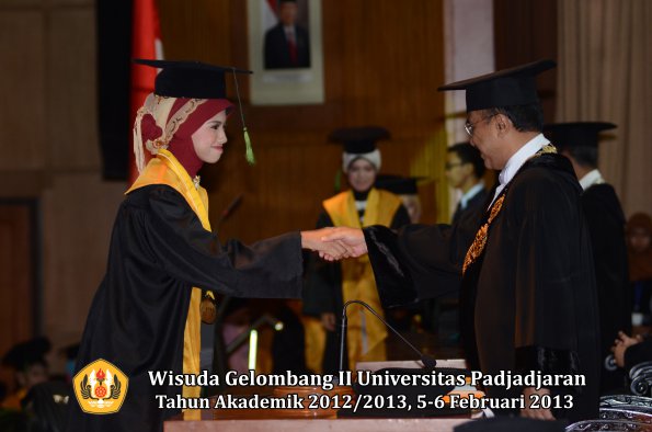 wisuda-unpad-gel-ii-ta-2012_2013-fakultas-kedokteran-oleh-rektor-078