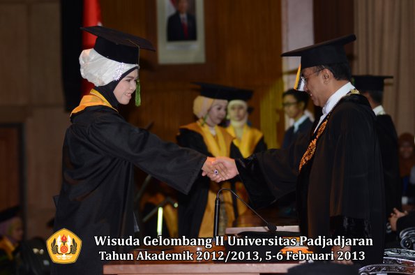 wisuda-unpad-gel-ii-ta-2012_2013-fakultas-kedokteran-oleh-rektor-079