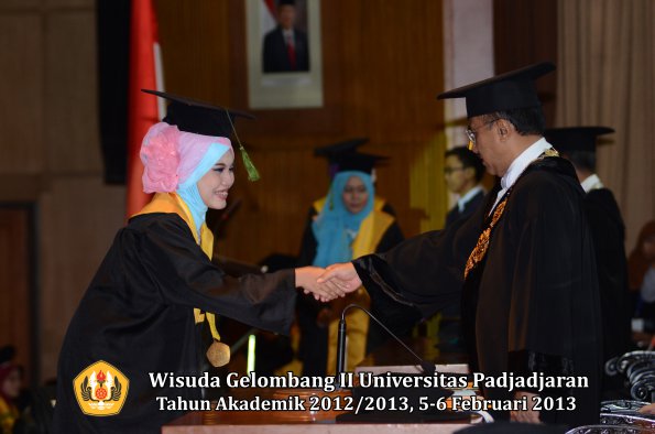 wisuda-unpad-gel-ii-ta-2012_2013-fakultas-kedokteran-oleh-rektor-088