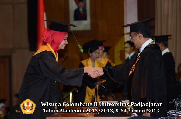 wisuda-unpad-gel-ii-ta-2012_2013-fakultas-kedokteran-oleh-rektor-091