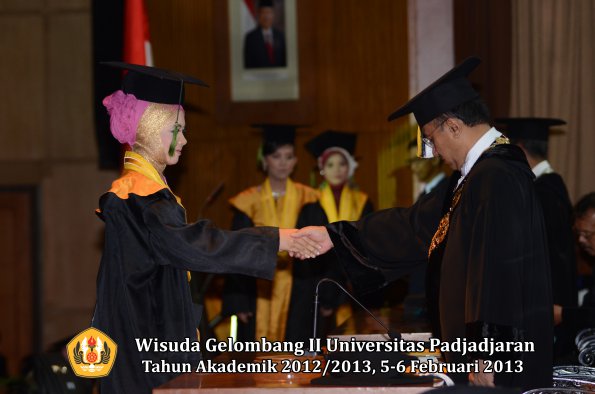 wisuda-unpad-gel-ii-ta-2012_2013-fakultas-kedokteran-oleh-rektor-093