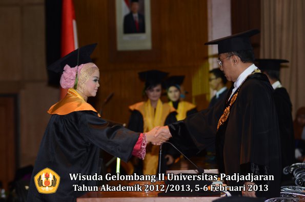 wisuda-unpad-gel-ii-ta-2012_2013-fakultas-kedokteran-oleh-rektor-100