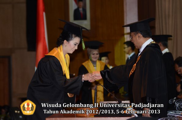 wisuda-unpad-gel-ii-ta-2012_2013-fakultas-kedokteran-oleh-rektor-103