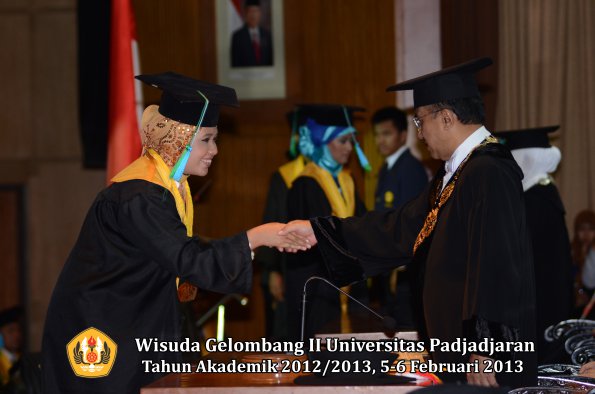 wisuda-unpad-gel-ii-ta-2012_2013-fakultas-perikanan-dan-ilmu-kelautan-oleh-rektor-011
