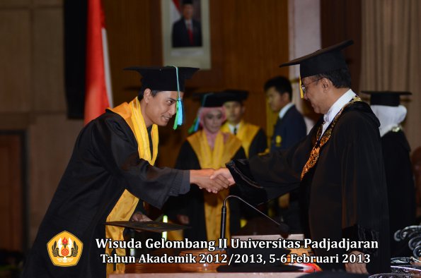 wisuda-unpad-gel-ii-ta-2012_2013-fakultas-perikanan-dan-ilmu-kelautan-oleh-rektor-014