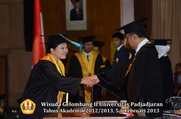 wisuda-unpad-gel-ii-ta-2012_2013-fakultas-perikanan-dan-ilmu-kelautan-oleh-rektor-018