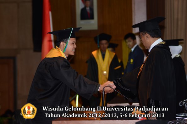 wisuda-unpad-gel-ii-ta-2012_2013-fakultas-perikanan-dan-ilmu-kelautan-oleh-rektor-041