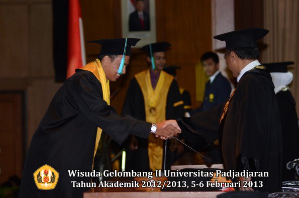 wisuda-unpad-gel-ii-ta-2012_2013-fakultas-perikanan-dan-ilmu-kelautan-oleh-rektor-042