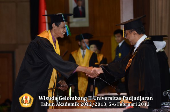 wisuda-unpad-gel-ii-ta-2012_2013-fakultas-perikanan-dan-ilmu-kelautan-oleh-rektor-043