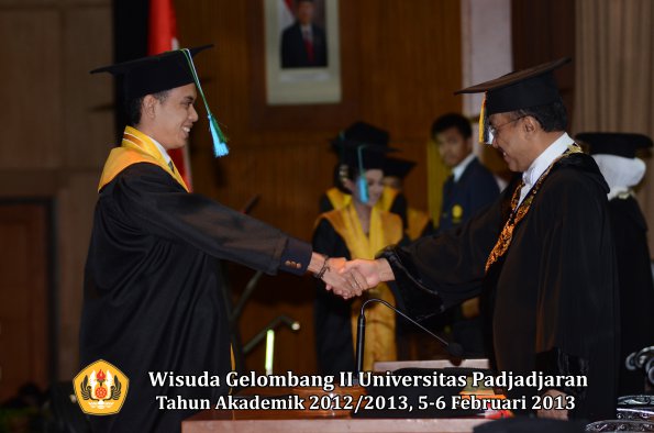 wisuda-unpad-gel-ii-ta-2012_2013-fakultas-perikanan-dan-ilmu-kelautan-oleh-rektor-044