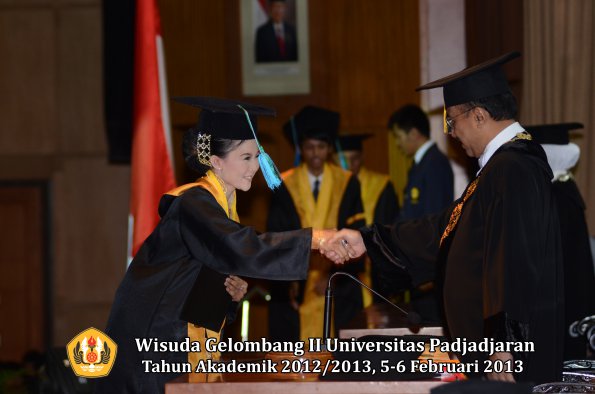 wisuda-unpad-gel-ii-ta-2012_2013-fakultas-perikanan-dan-ilmu-kelautan-oleh-rektor-045