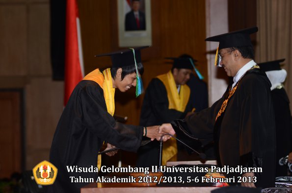 wisuda-unpad-gel-ii-ta-2012_2013-fakultas-perikanan-dan-ilmu-kelautan-oleh-rektor-046