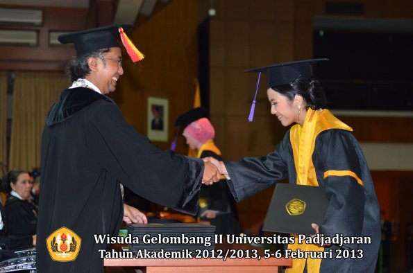 wisuda-unpad-gel-ii-ta-2012_2013-fakultas-psikologi-oleh-dekan-008