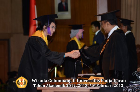wisuda-unpad-gel-ii-ta-2012_2013-fakultas-psikologi-oleh-rektor-011