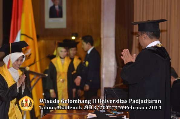 wisuda-unpad-gel-ii-ta-2013_2014-fakultas-mipa-oleh-rektor-014