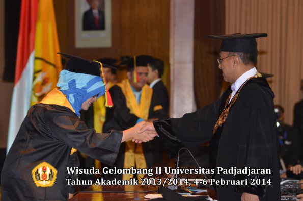 wisuda-unpad-gel-ii-ta-2013_2014-fakultas-mipa-oleh-rektor-035