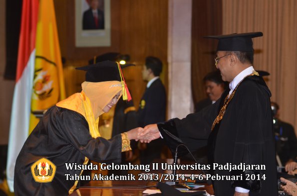 wisuda-unpad-gel-ii-ta-2013_2014-fakultas-mipa-oleh-rektor-120